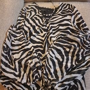 Whitehouse Blackmarket Zebra Print Blk and White Blouse 👚